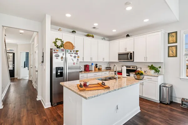 $325,000 | 401 Stoneleigh Lane, Moncks Corner, SC 29461