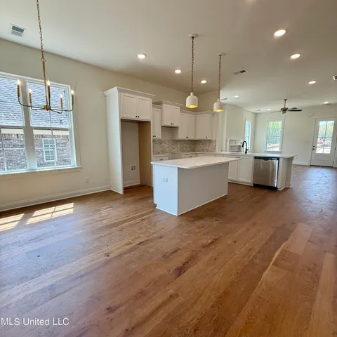 $388,900 | 970 Coahoma Court, Nesbit, MS 38651