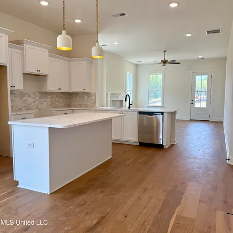 $388,900 | 970 Coahoma Court, Nesbit, MS 38651