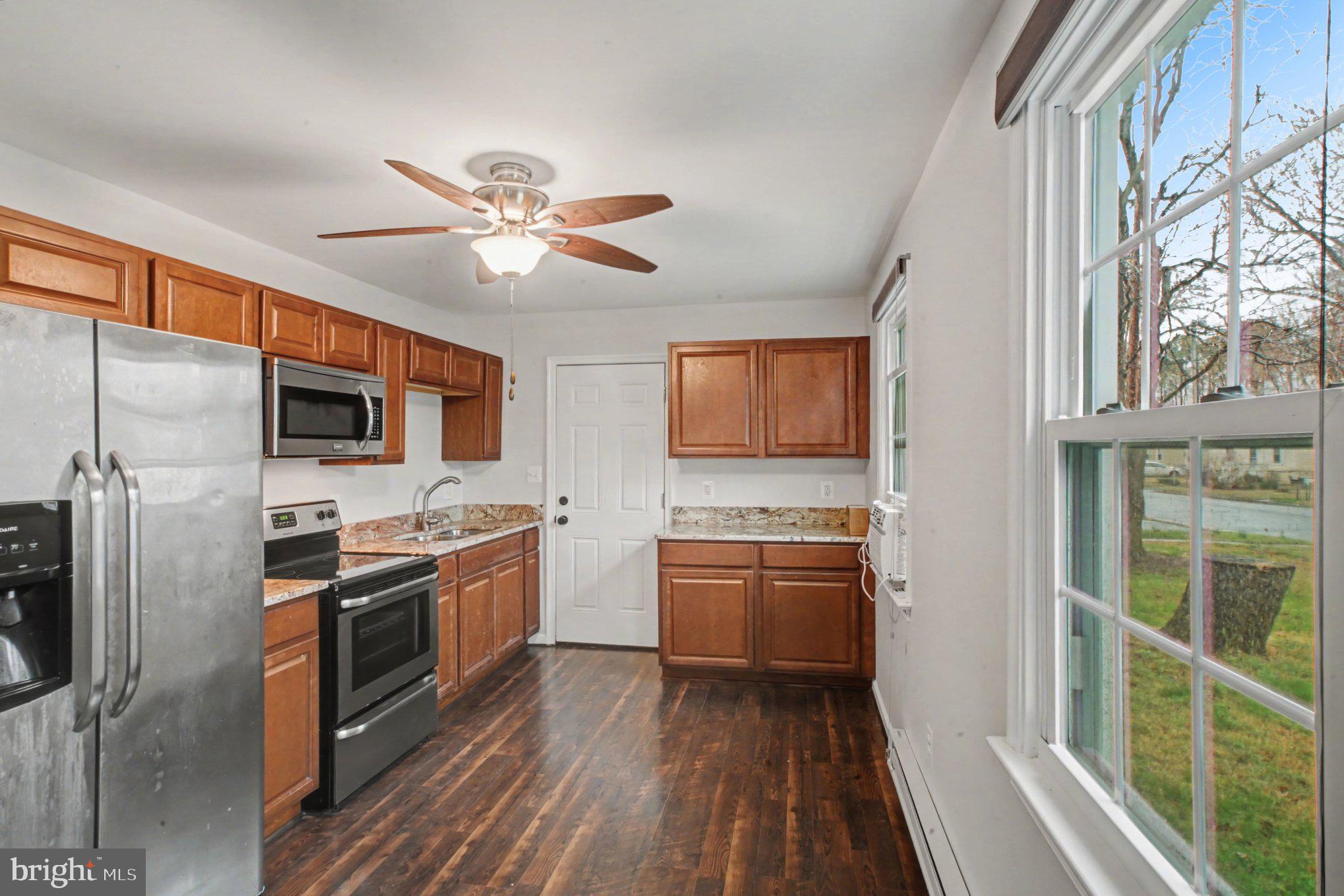 217 Locust Avenue Colonial Beach, VA 22443 - Photo 11 of 28