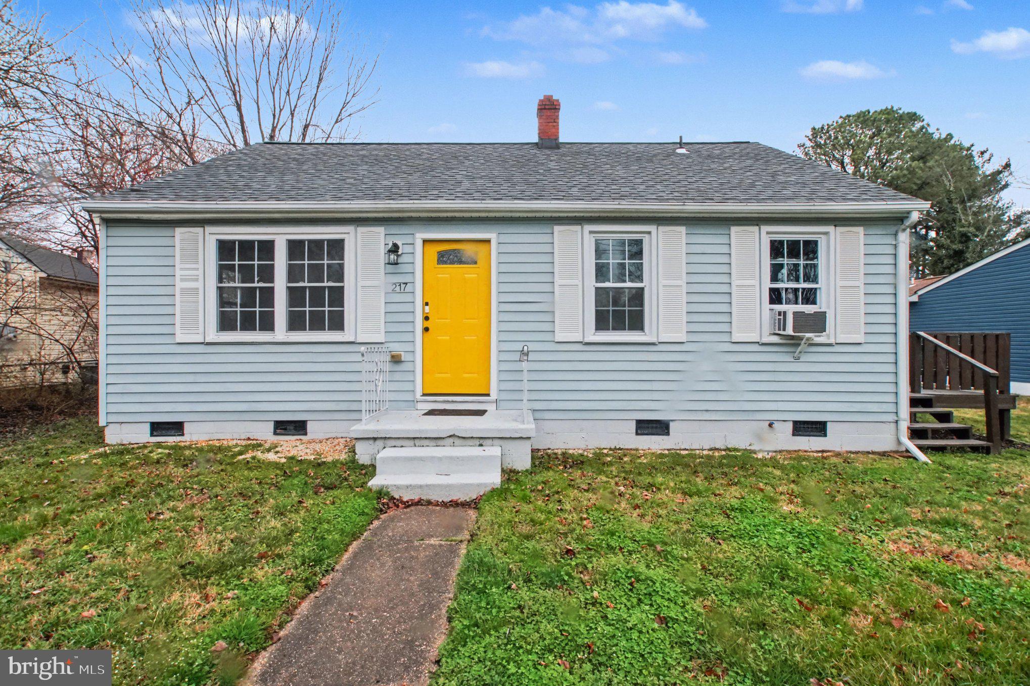 217 Locust Avenue Colonial Beach, VA 22443 - Photo 2 of 28