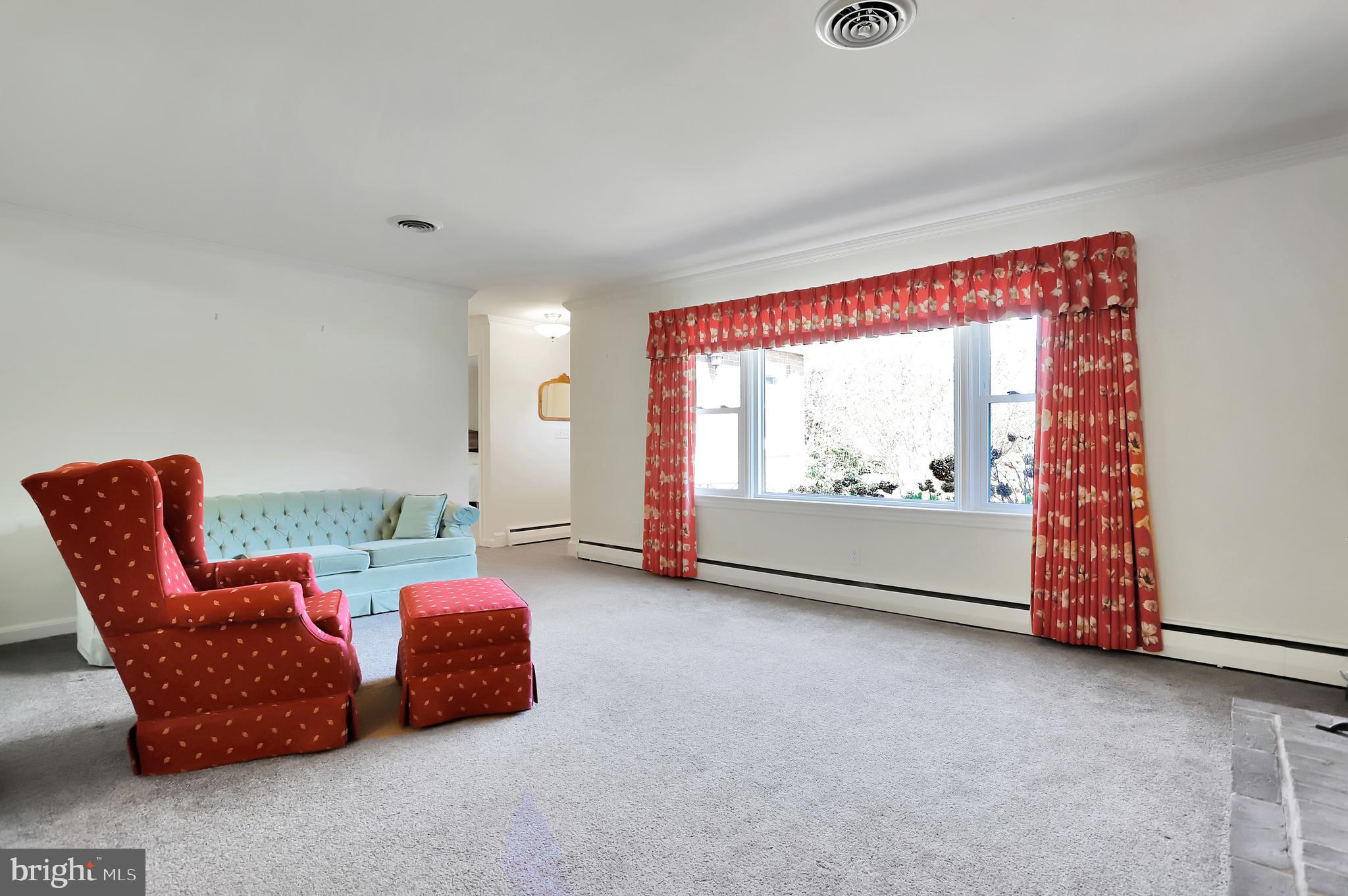 17915 Pin Oak Road Hagerstown, MD 21740 - Photo 4 of 40 Gallery Image 4