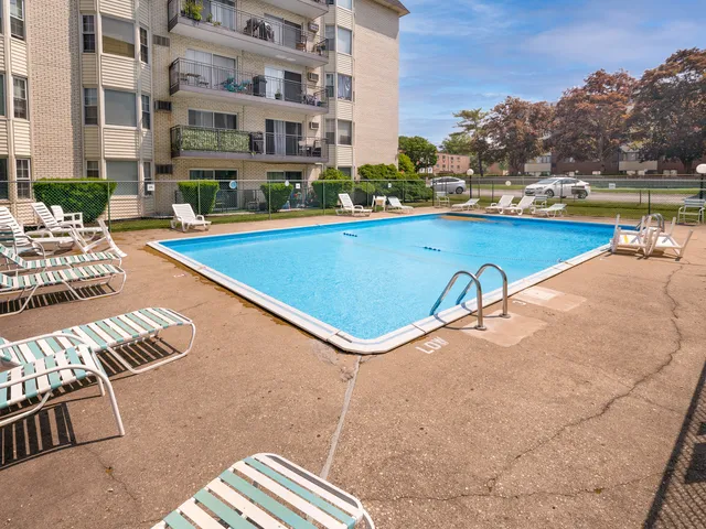 $199,000 | 5506 Lincoln Avenue, Unit 512, Morton Grove, IL 60053