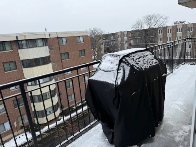 $199,000 | 5506 Lincoln Avenue, Unit 512, Morton Grove, IL 60053