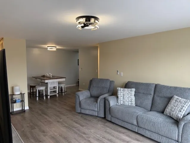 $199,000 | 5506 Lincoln Avenue, Unit 512, Morton Grove, IL 60053