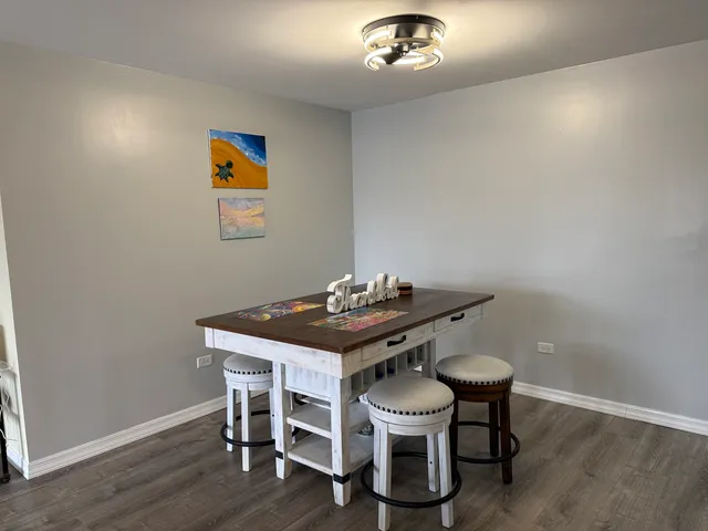 $199,000 | 5506 Lincoln Avenue, Unit 512, Morton Grove, IL 60053