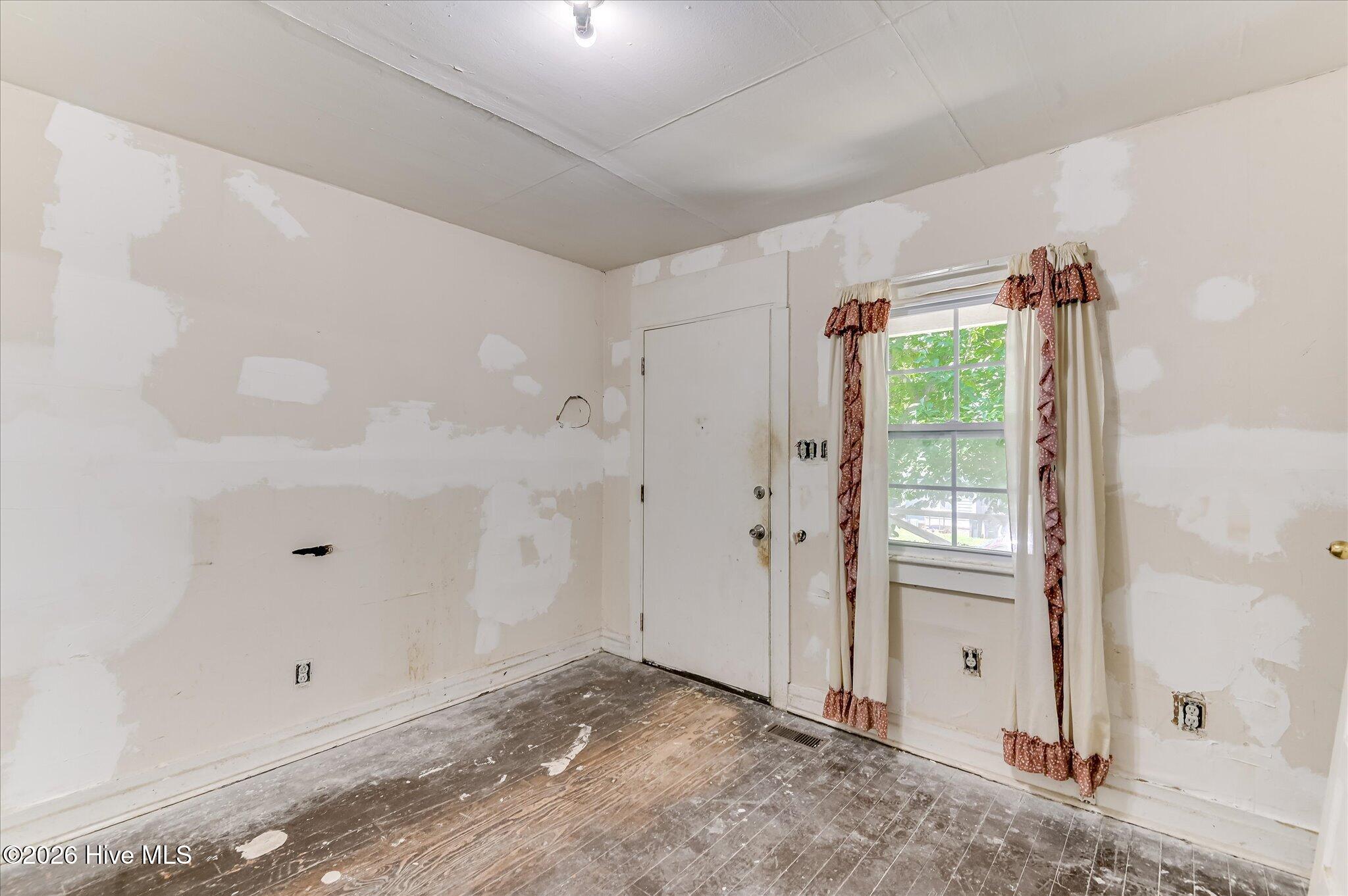 2806 Royal Street Augusta, GA 30909 - Photo 5 of 16 Living Room
