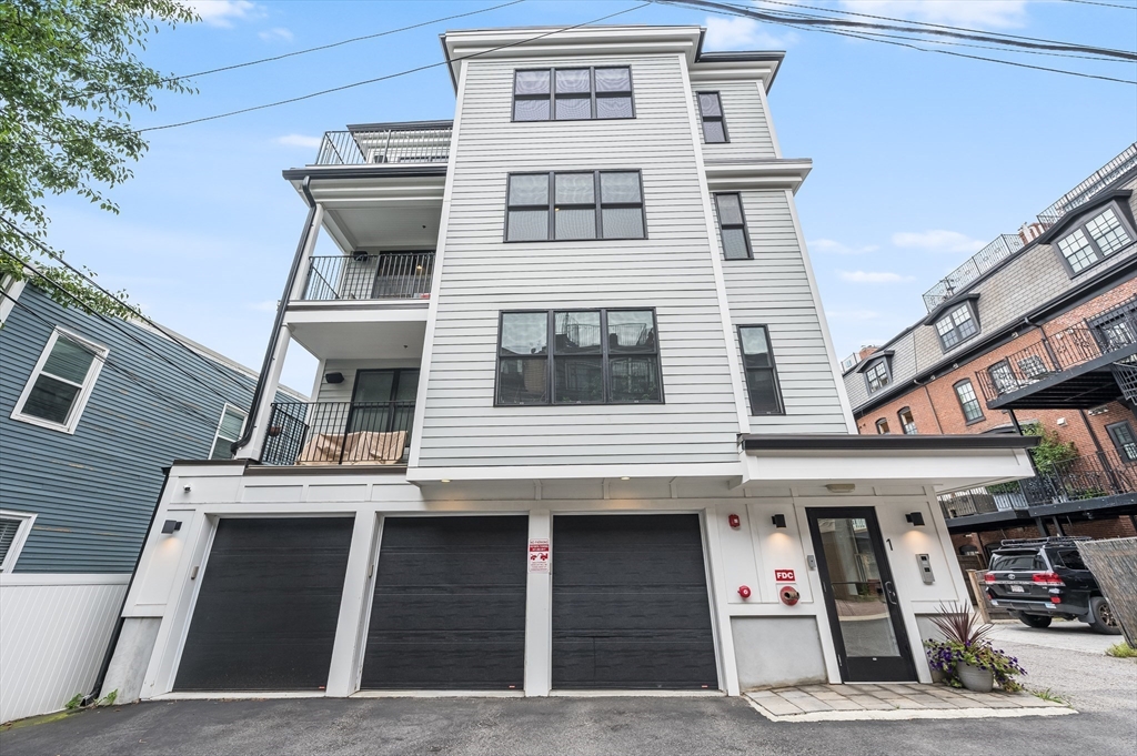 1 Leonard Place, Unit 3 Boston, MA 02127 - Photo 3 of 33