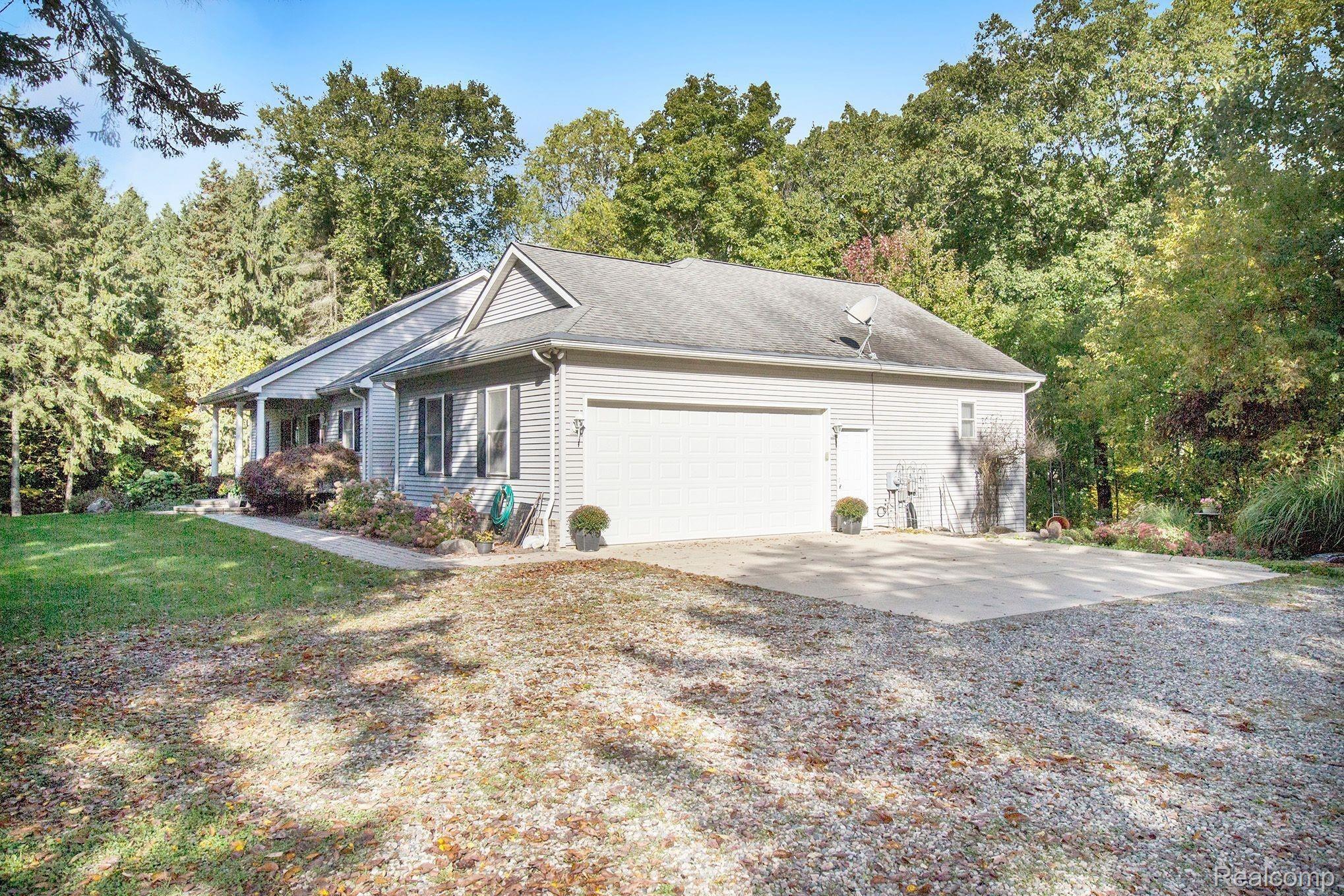 3361 Gentry Road Howell, MI 48843 - Photo 5 of 47 soceJlKA.jpeg
