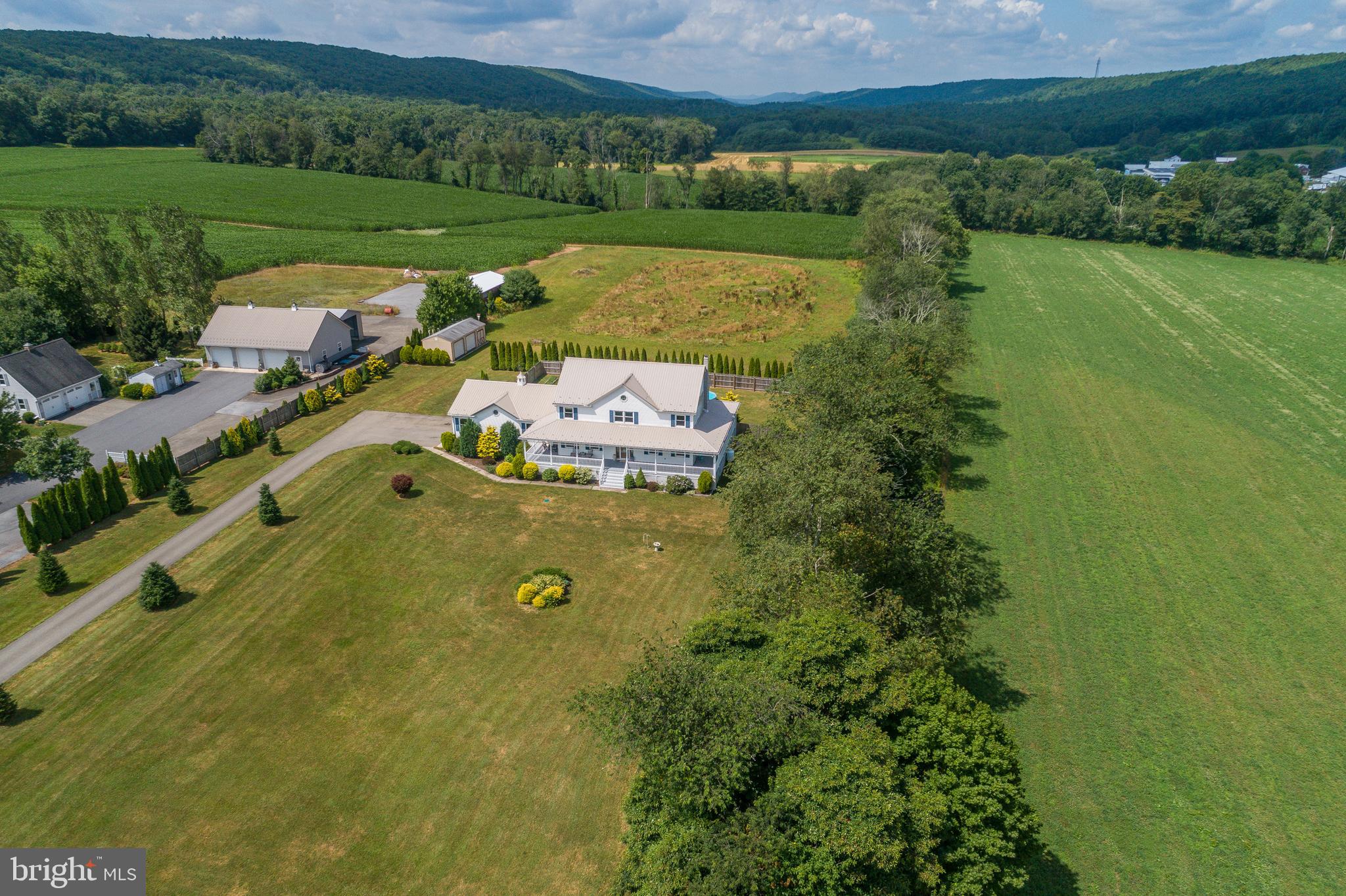 627 Mountain Road Tamaqua, PA 18252 - Photo 4 of 46 Gallery Image 4