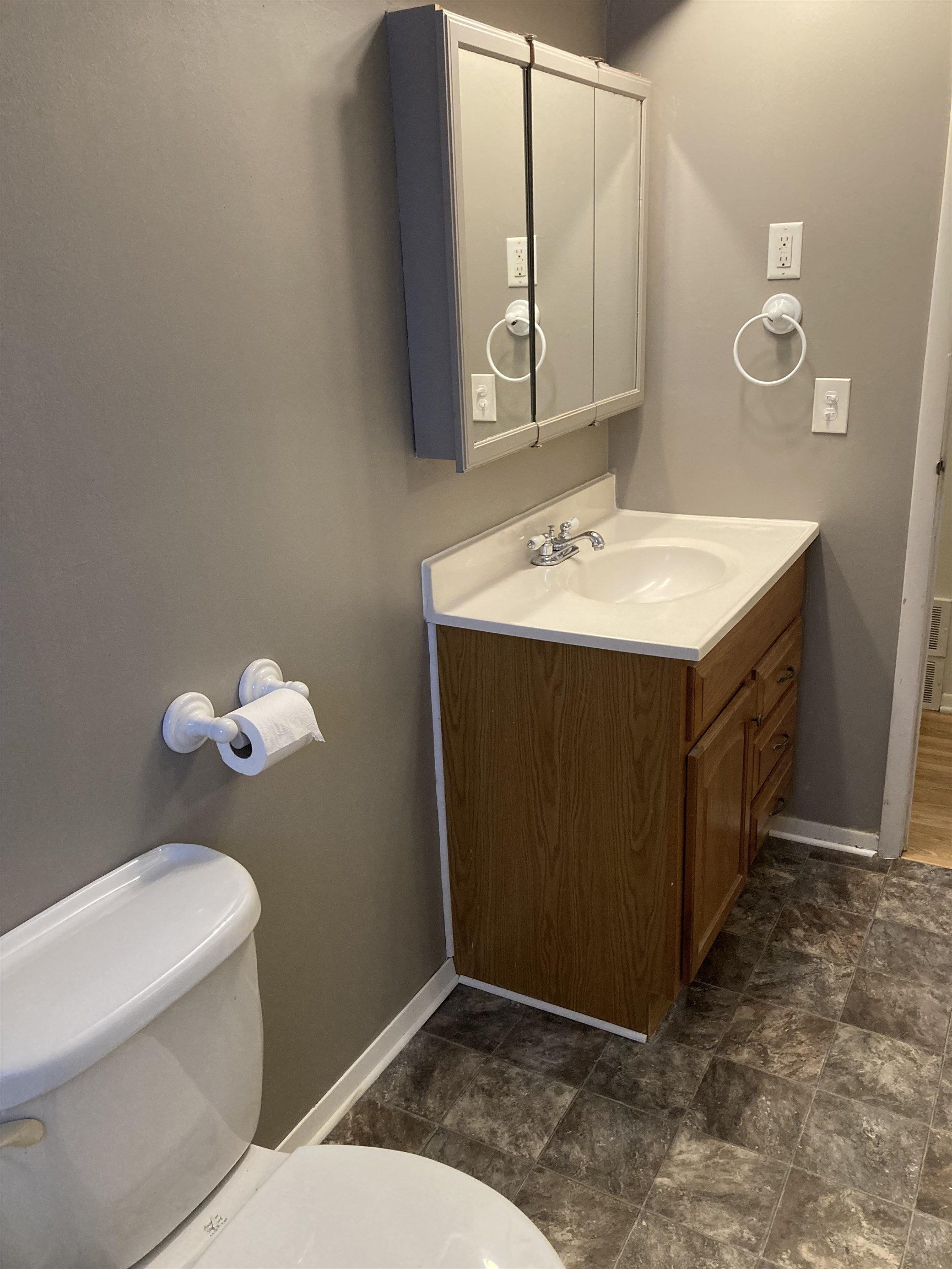 3308 Kilberry Road Lansing, MI 48911 - Photo 15 of 47 50165299-da3b58d1-4e7b-45dc-ad8b-8b2ecf7371b4.JPG