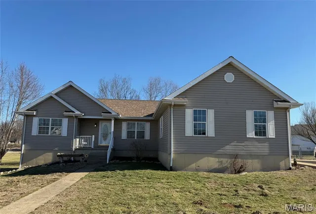 $299,900 | 61 Swan Lane, Farmington, MO 63640