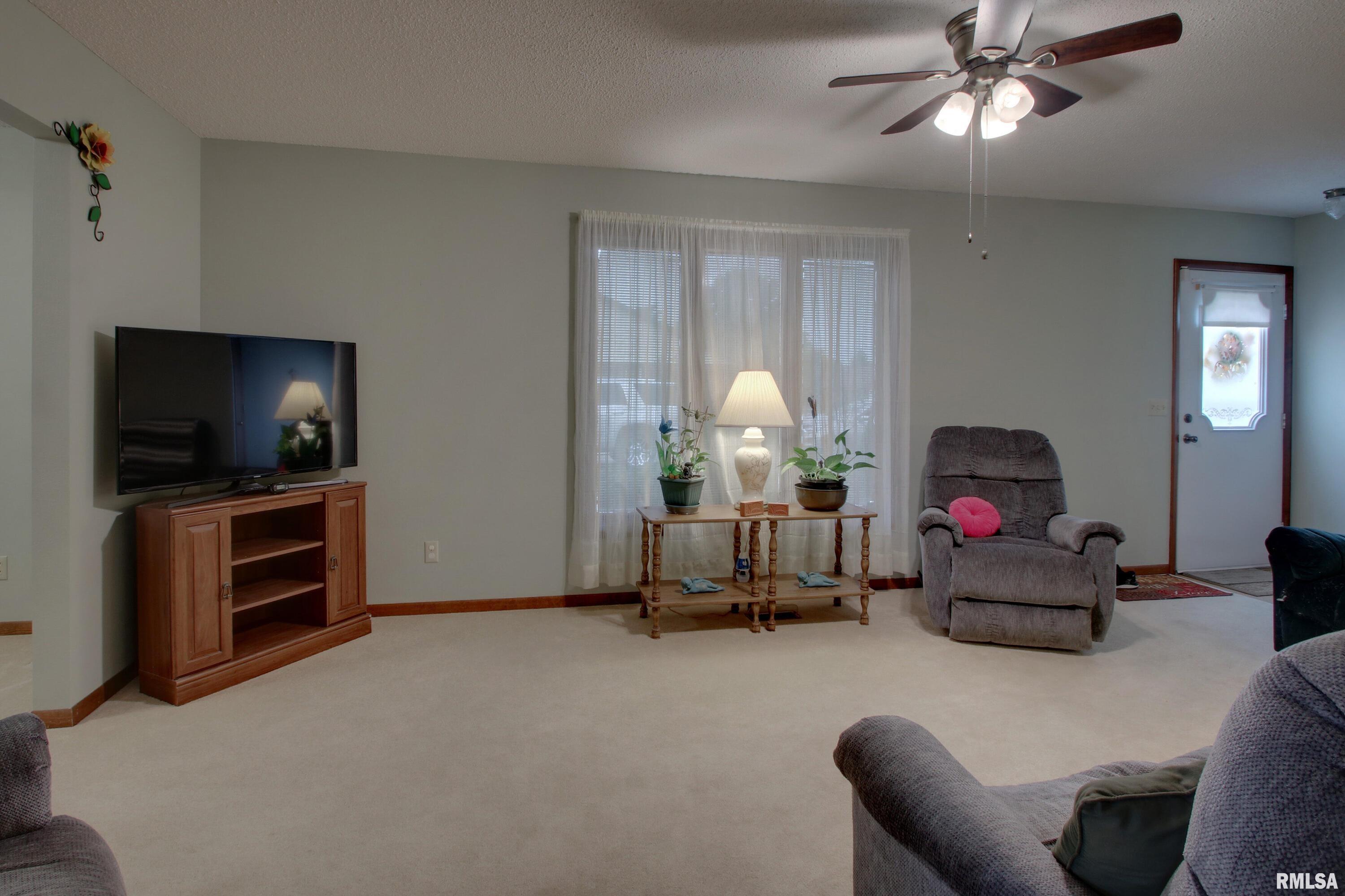 4006 Pine Ridge Drive Quincy, IL 62305 - Photo 5 of 11