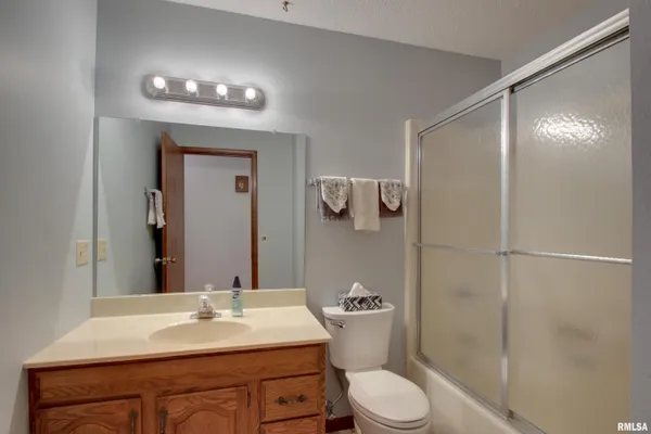 $211,000 | 4006 Pine Ridge Drive, Quincy, IL 62305