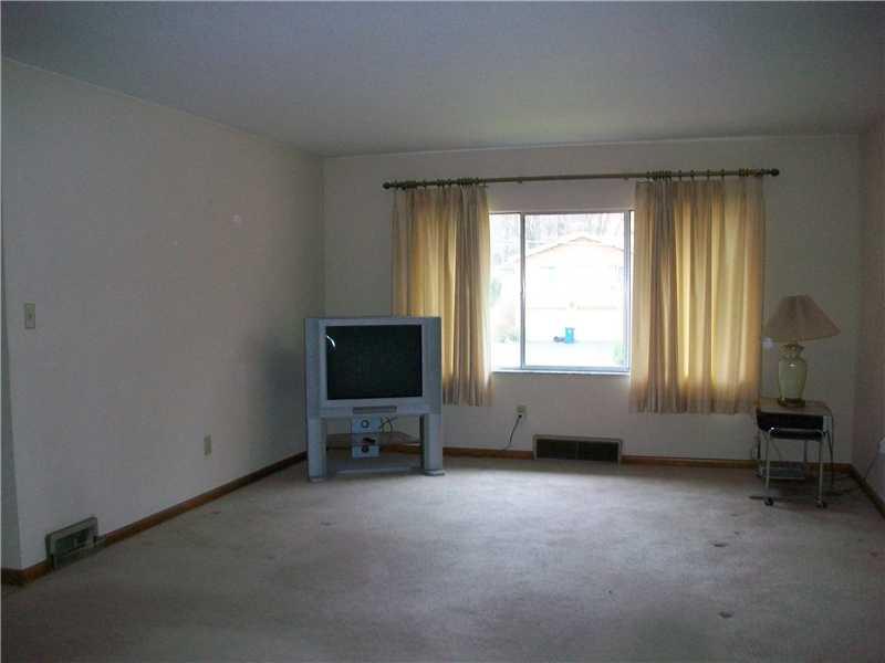 2024 Beulah Road Churchill, PA 15235 - Photo 4 of 11 Living Room.