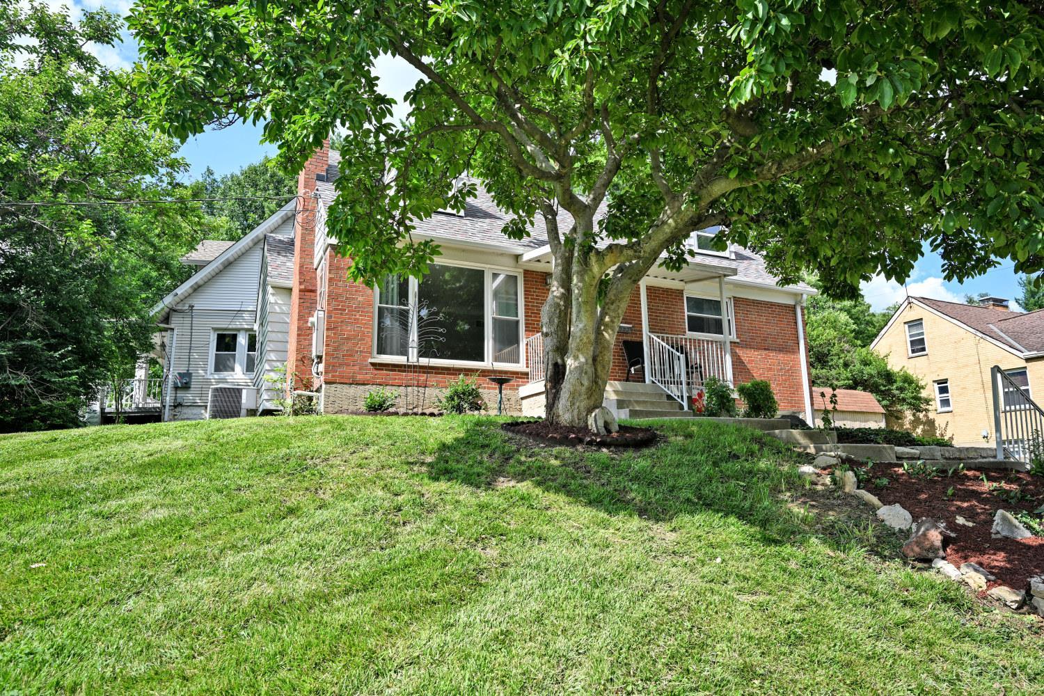4176 Kugler Mill Road Cincinnati, OH 45236 - Photo 4 of 38