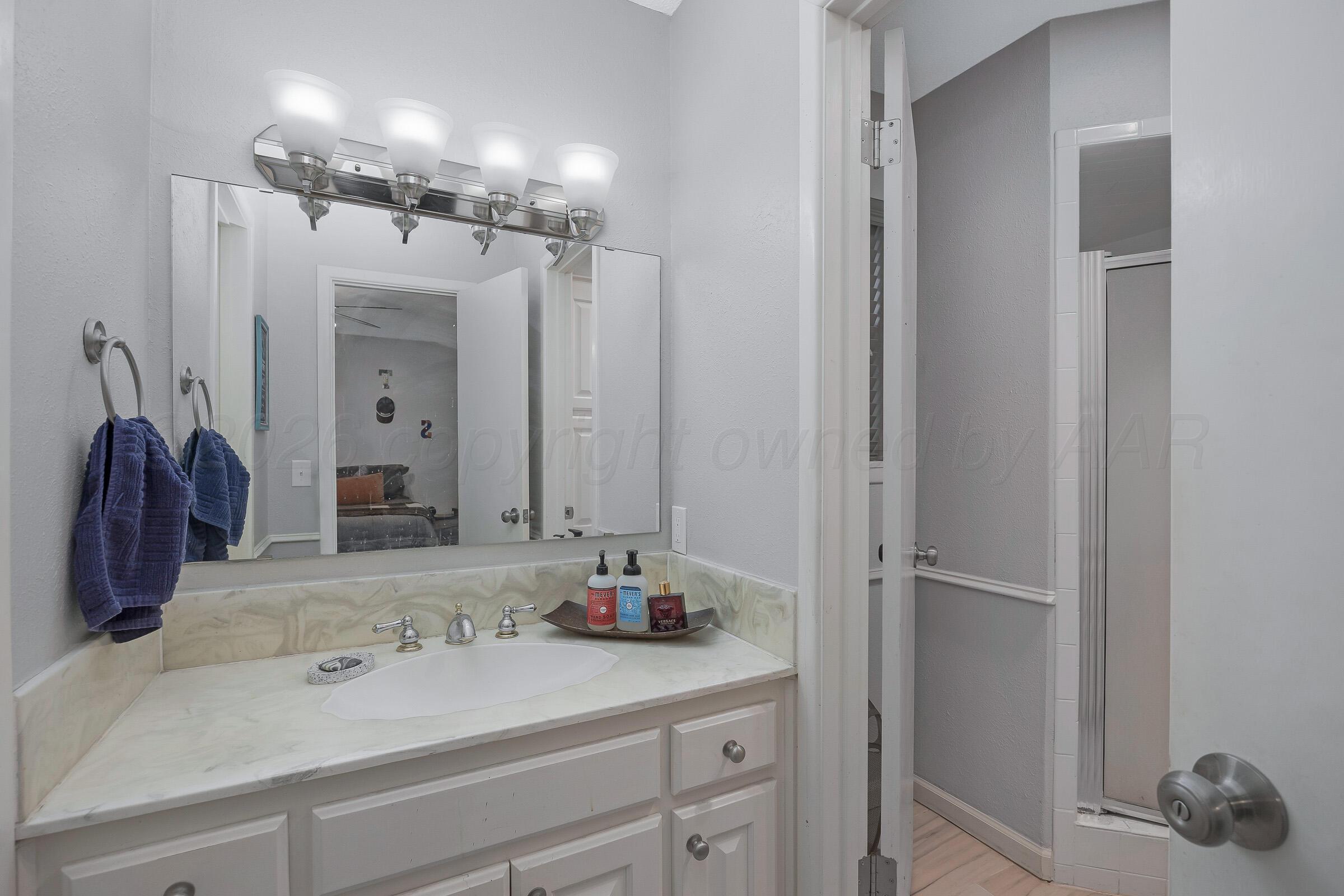 2813 Porter Drive Amarillo, TX 79110 - Photo 17 of 28 18-Primary Bathroom
