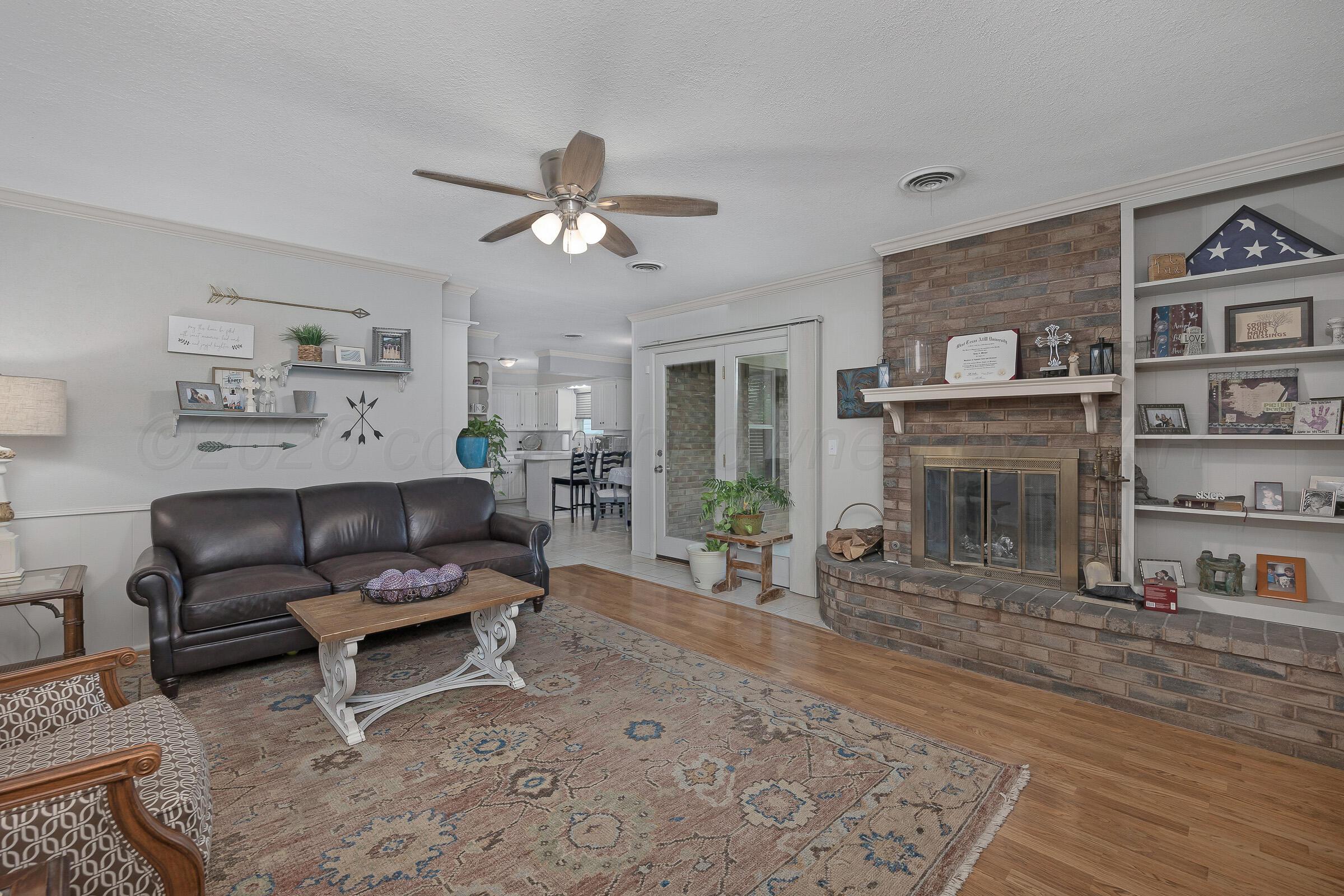 2813 Porter Drive Amarillo, TX 79110 - Photo 5 of 28 06-Living Room
