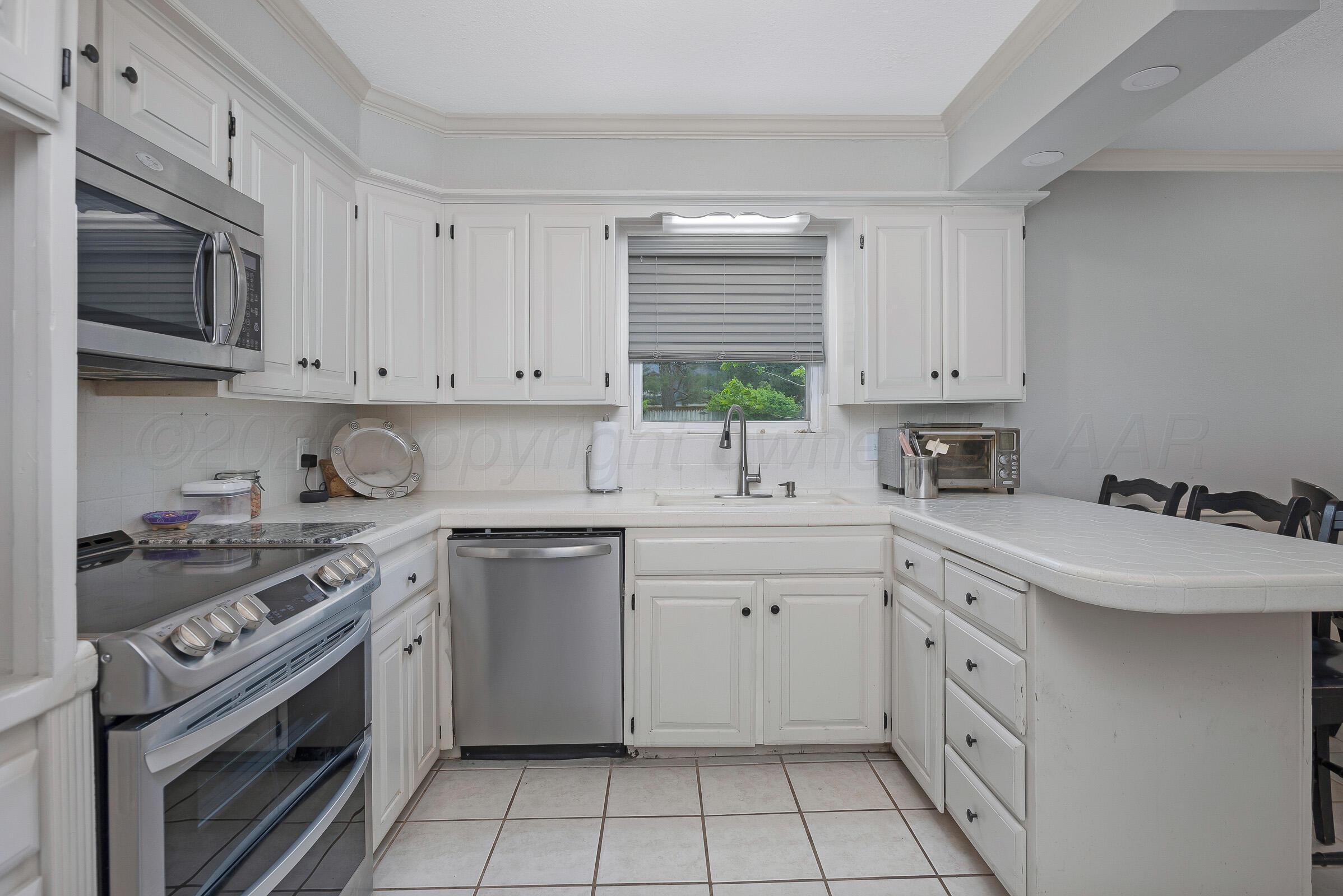 2813 Porter Drive Amarillo, TX 79110 - Photo 10 of 28 11-Kitchen 2