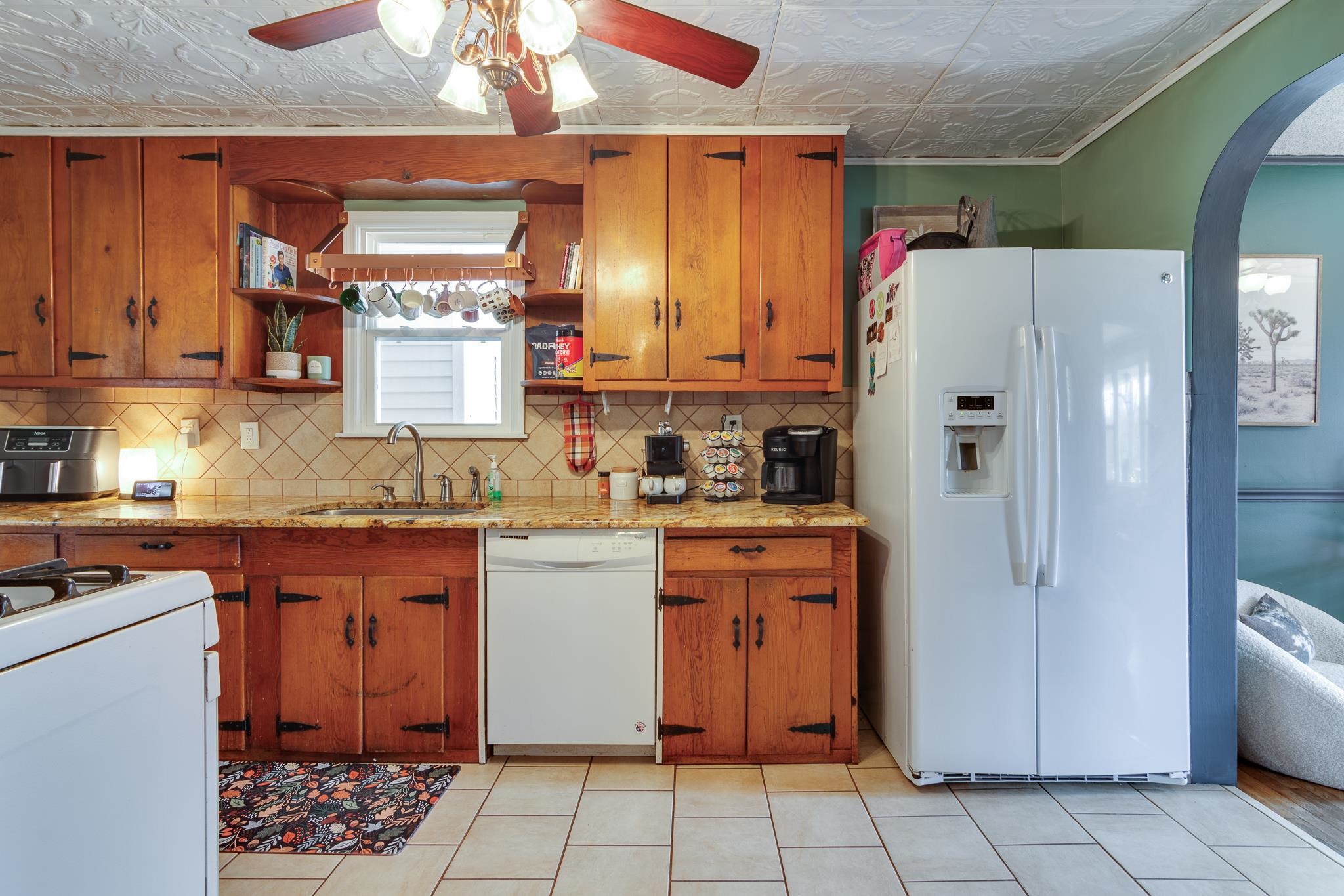 4019 Fonta Road Bartlett, TN 38135 - Photo 19 of 39 a kitchen with stainless steel appliances granite countertop a refrigerator and a stove