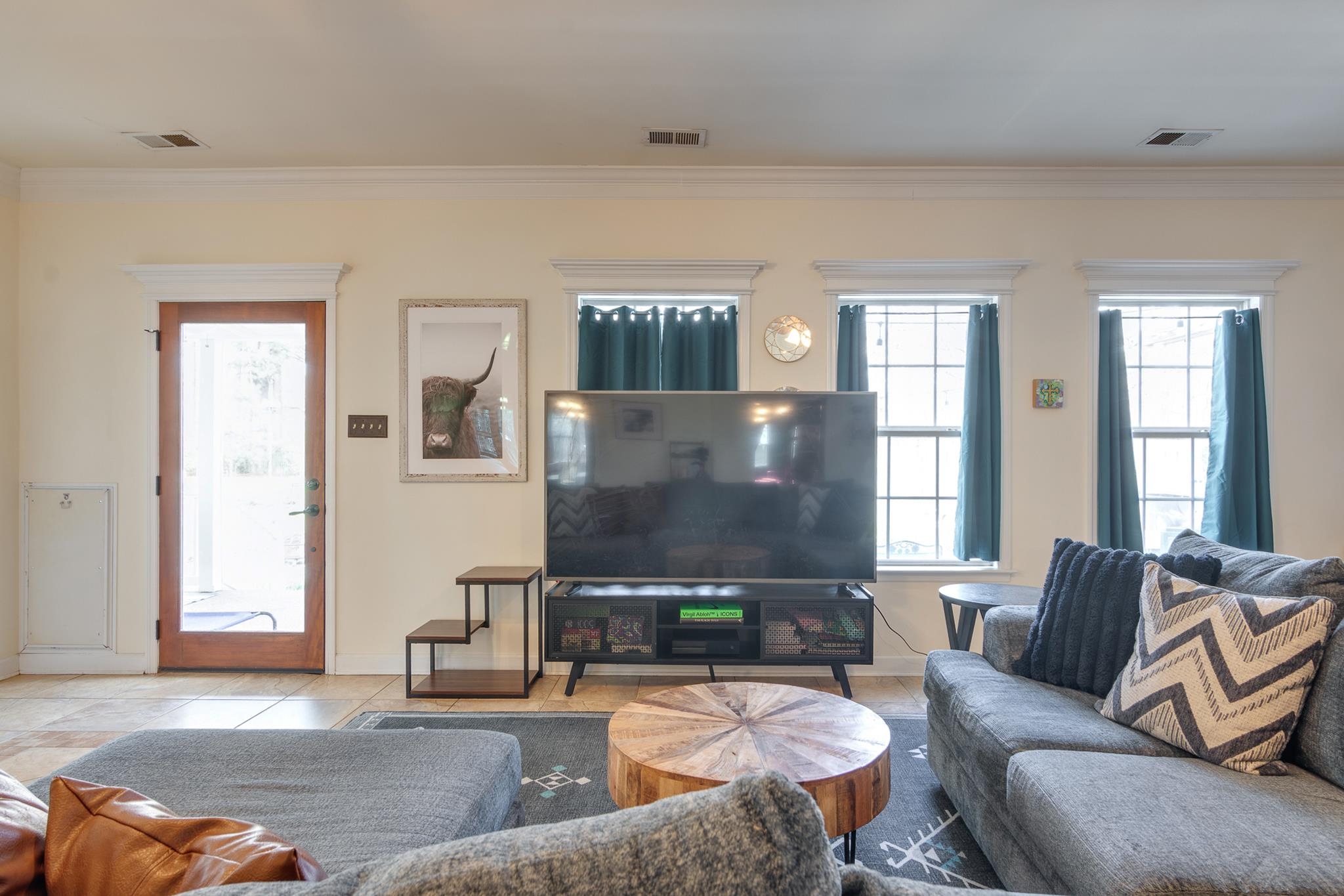 4019 Fonta Road Bartlett, TN 38135 - Photo 27 of 39 a living room with furniture and a flat screen tv