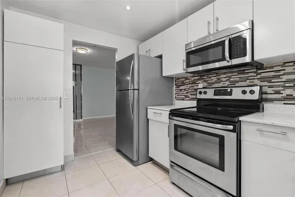 $149,900 | 950 Northeast 199th Street, Unit 2H, Miami, FL 33179