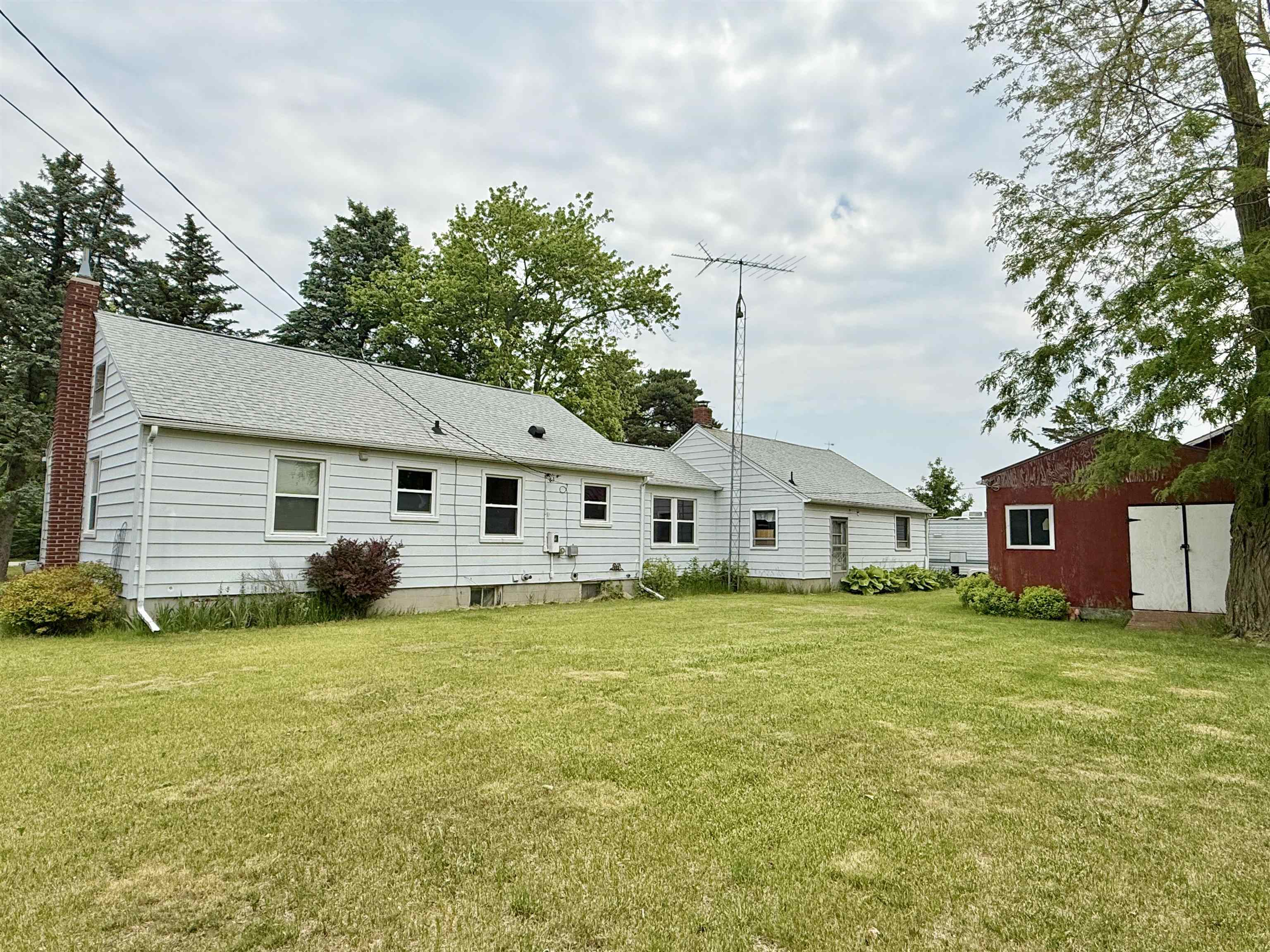 2428 East Burnside Road North Branch, MI 48461 - Photo 3 of 34