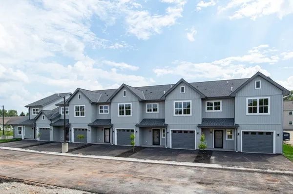 $299,900 | 1076 West 20th Avenue, Oshkosh, WI 54902