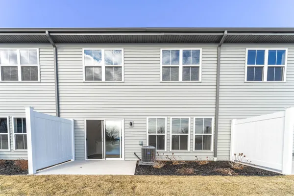 $299,900 | 1076 West 20th Avenue, Oshkosh, WI 54902