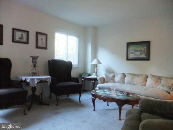 405 Colonial Ridge Lane, Unit 29 Arnold, MD 21012 - Photo 8 of 18 Living Room