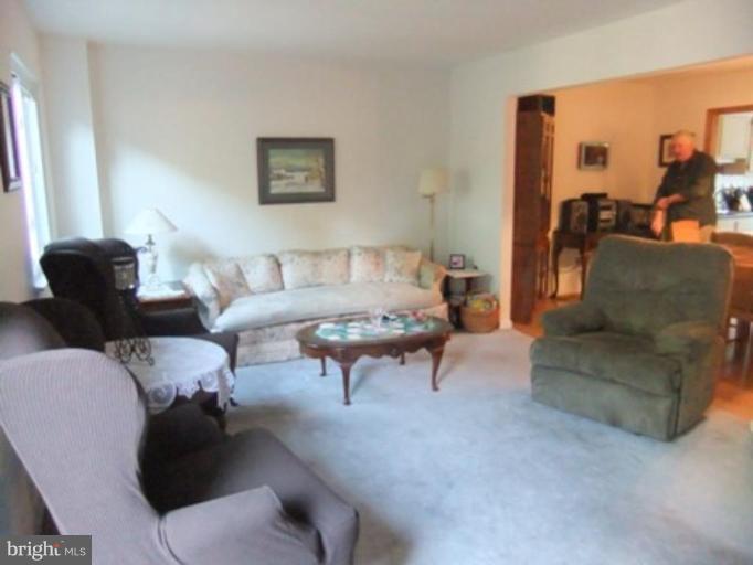405 Colonial Ridge Lane, Unit 29 Arnold, MD 21012 - Photo 9 of 18 Living Room/Dining Room