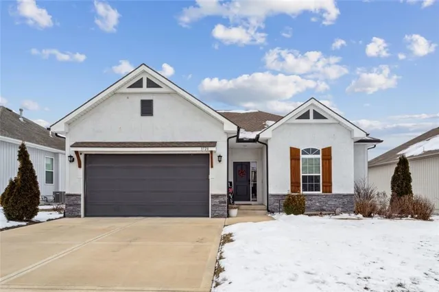$409,900 | 3728 Northwest Old Stagecoach Road, Kansas City, MO 64154