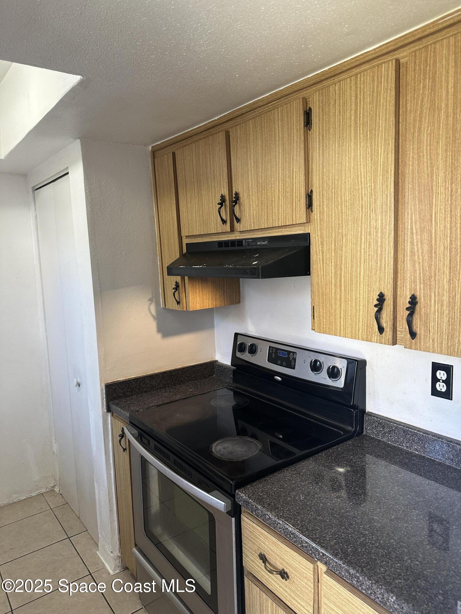 1301 Arlington Lane, Unit 111 Palm Bay, FL 32905 - Photo 3 of 18 a close view of stove and microwave