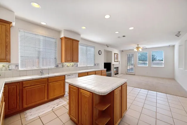 en suite bathroom with sink and mirror
