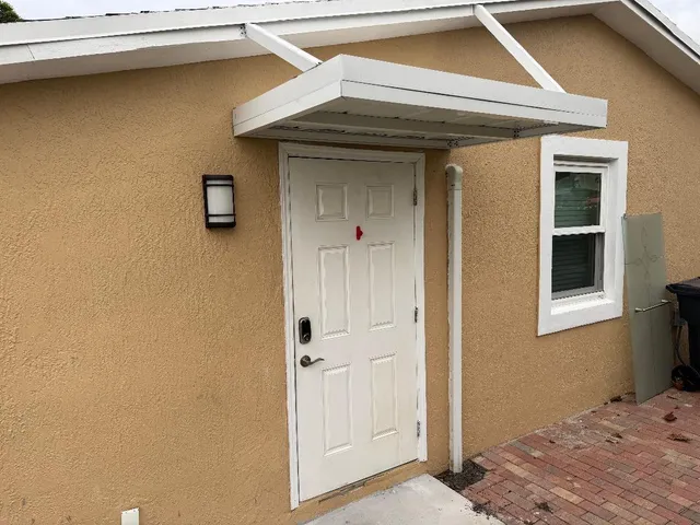 $1,800 | 816 Greenbriar Drive, Lake Park, FL 33403