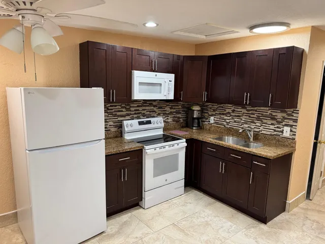 $1,800 | 816 Greenbriar Drive, Lake Park, FL 33403