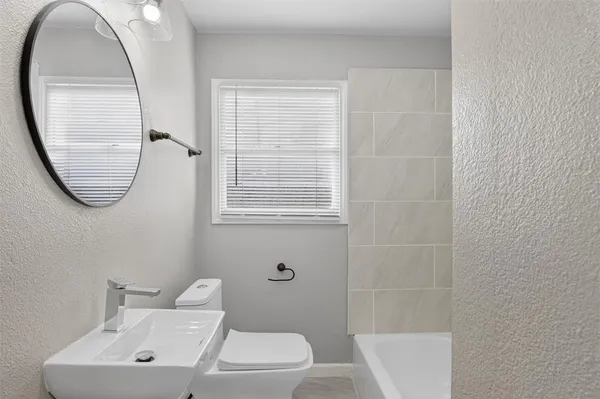 $975 | 4721 Tremont Street, Dallas, TX 75246