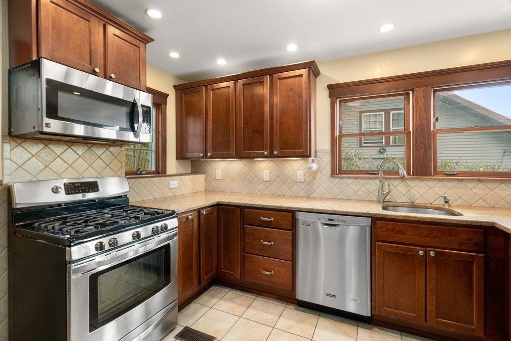 7 Brayton Road Boston, MA 02135 - Photo 8 of 27 Gallery Image 8