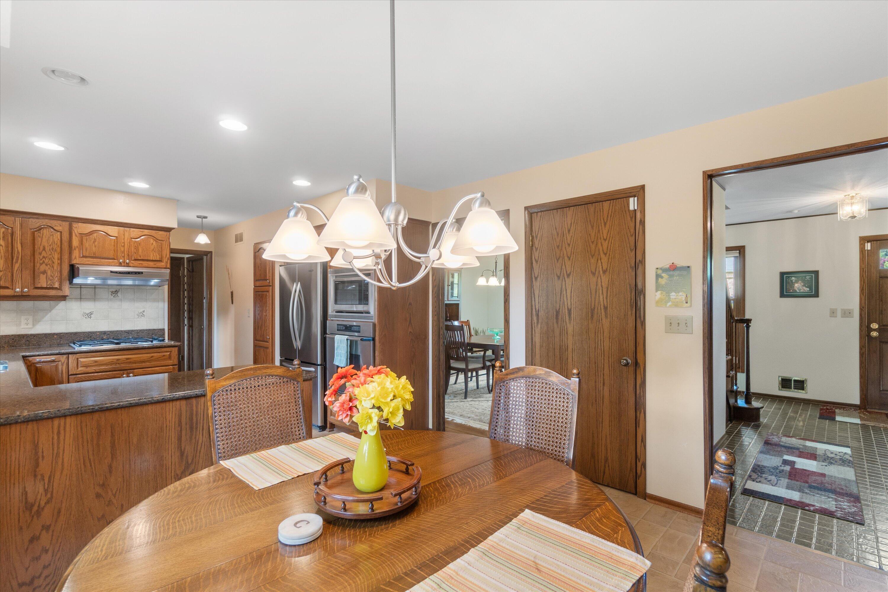 15655 Monet Court Brookfield, WI 53005 - Photo 15 of 60 43-DSC05342