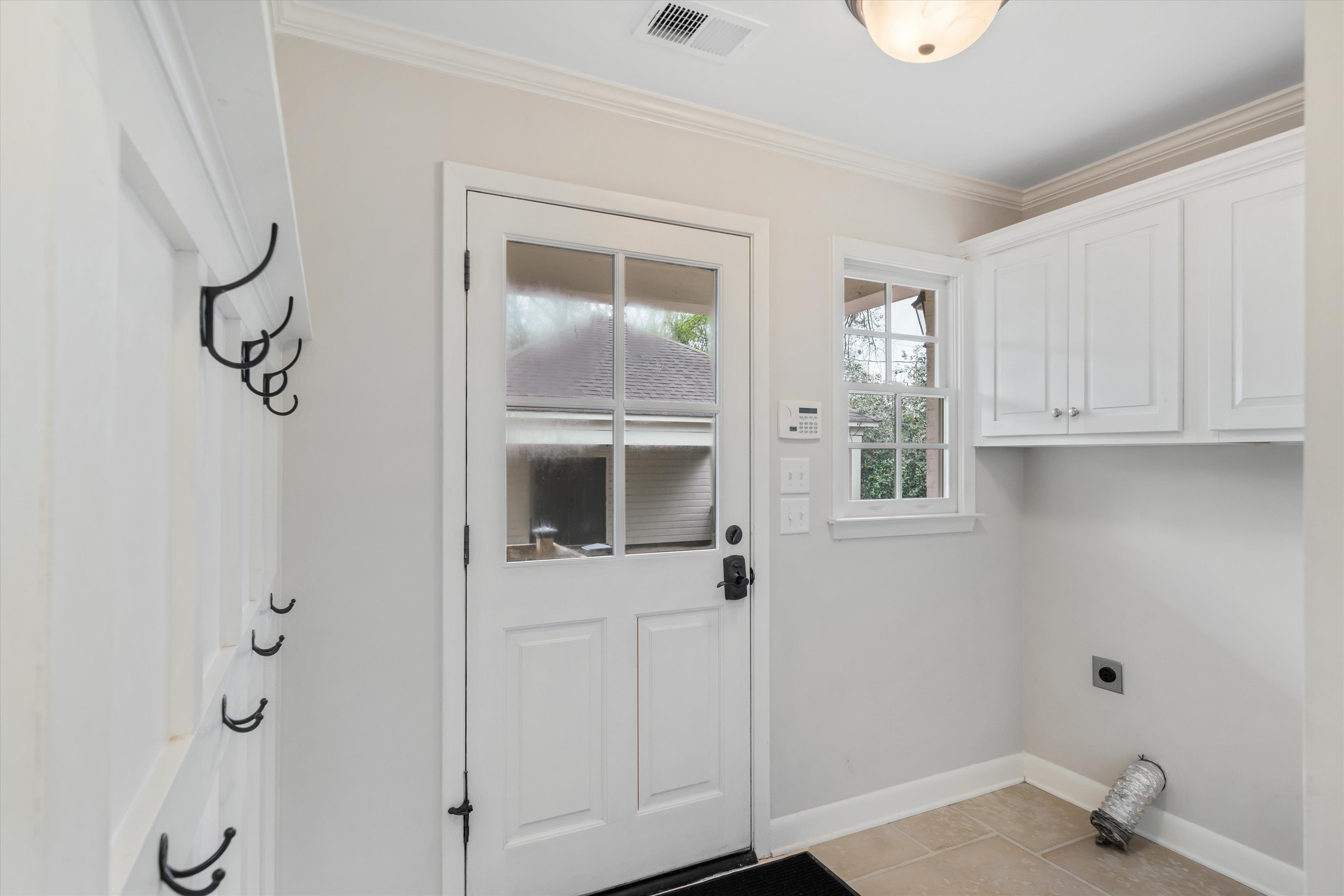 317 Pidgeon Road Memphis, TN 38117 - Photo 12 of 25 a bathroom with a shower and sink