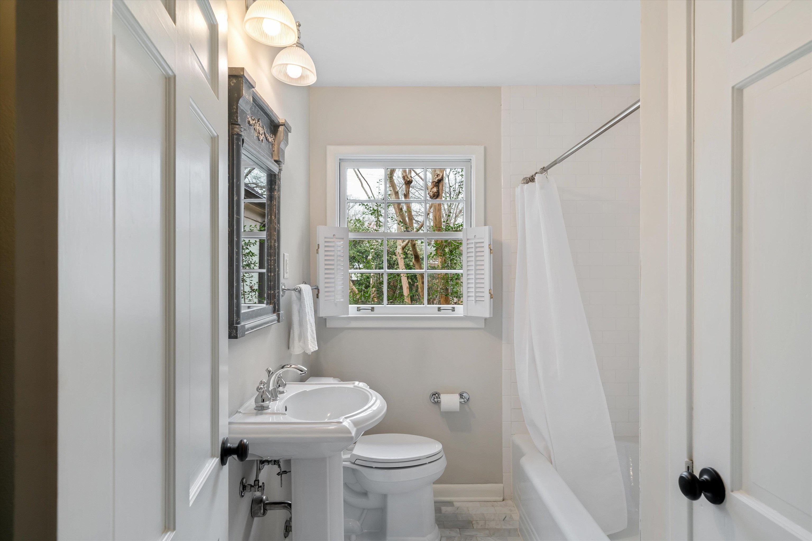 317 Pidgeon Road Memphis, TN 38117 - Photo 17 of 25 a bathroom with a sink toilet and a mirror