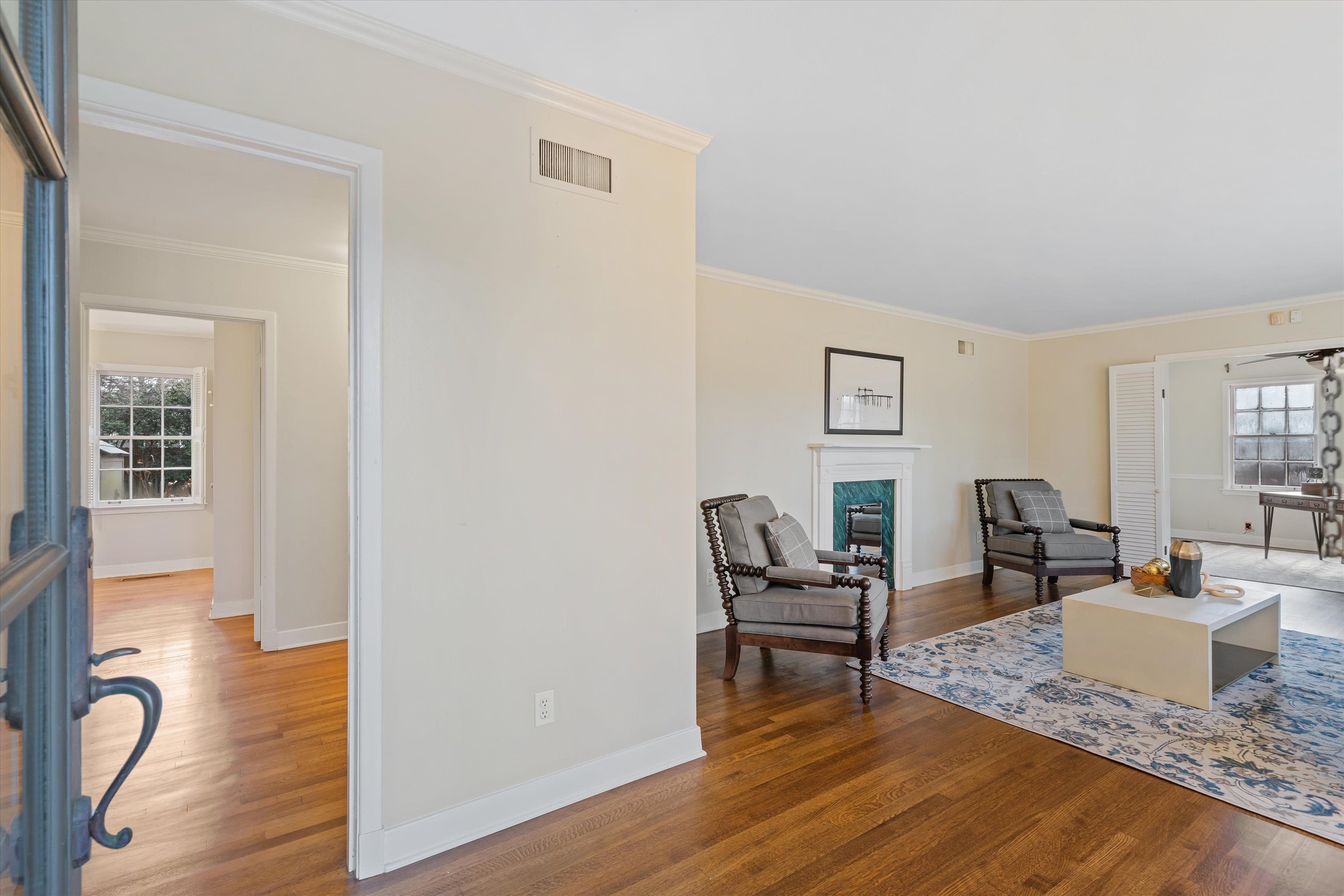 317 Pidgeon Road Memphis, TN 38117 - Photo 4 of 25 a living room with furniture and wooden floor