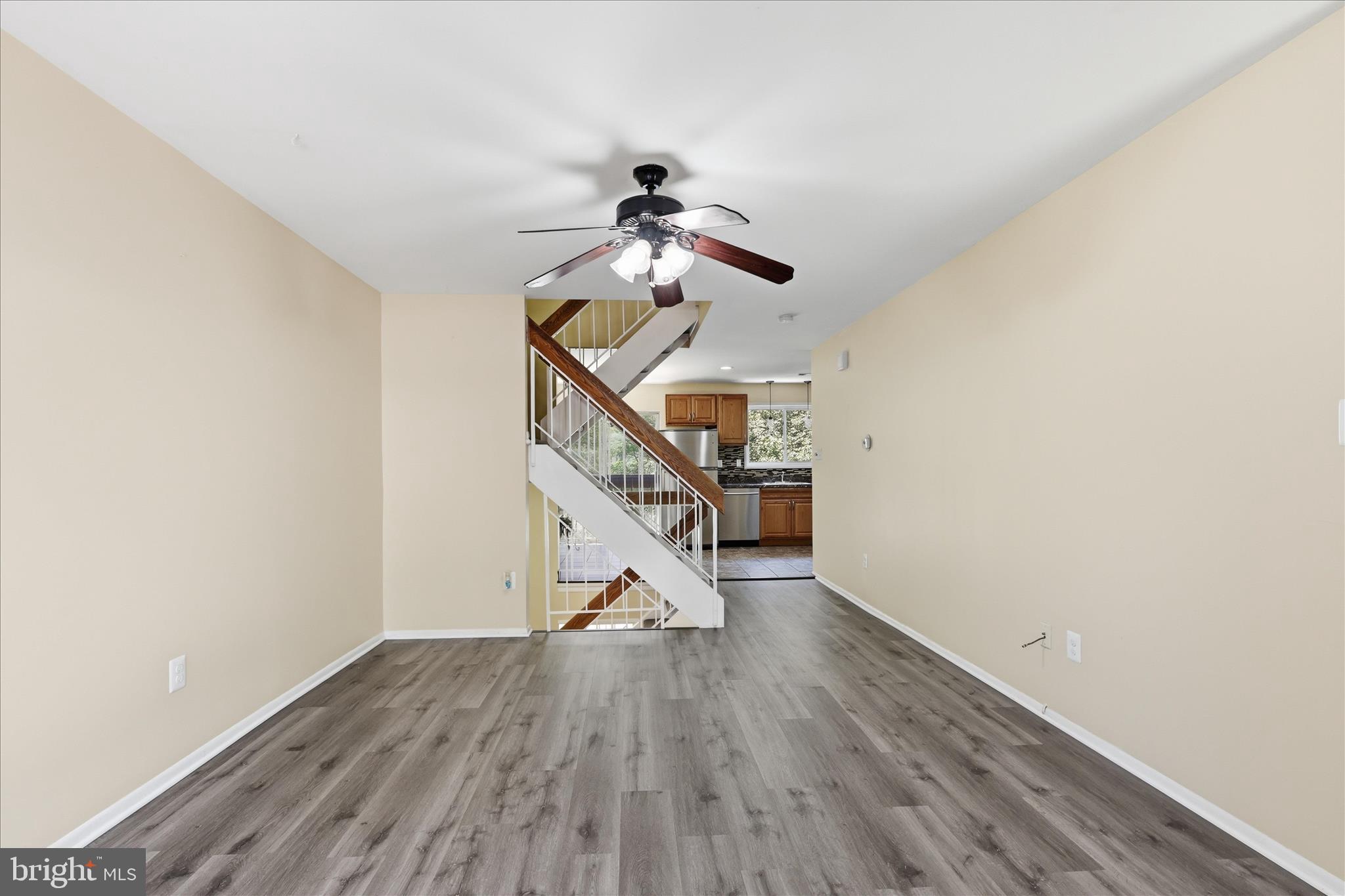 2438 Southgate Square Reston, VA 20191 - Photo 8 of 46 Living Room