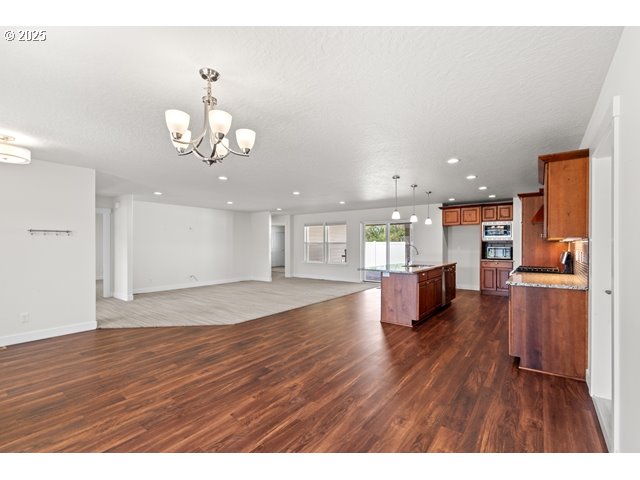 590 Southwest Cottonwood Drive Hermiston, OR 97838 - Photo 11 of 46