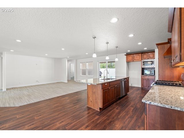 590 Southwest Cottonwood Drive Hermiston, OR 97838 - Photo 13 of 46