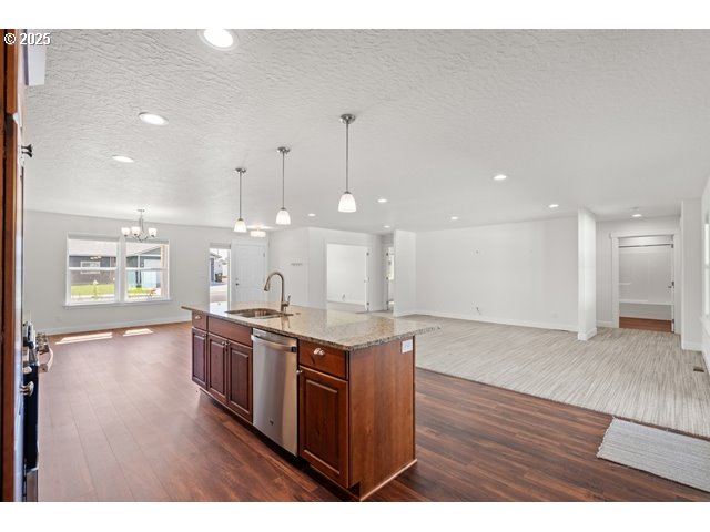 590 Southwest Cottonwood Drive Hermiston, OR 97838 - Photo 14 of 46