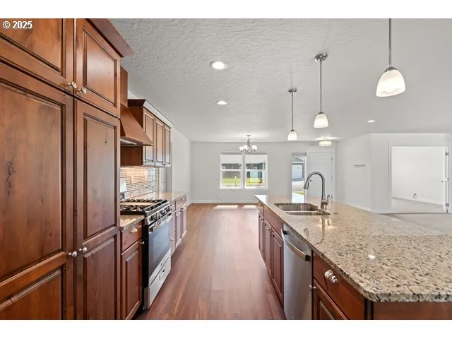 $478,900 | 590 Southwest Cottonwood Drive, Hermiston, OR 97838