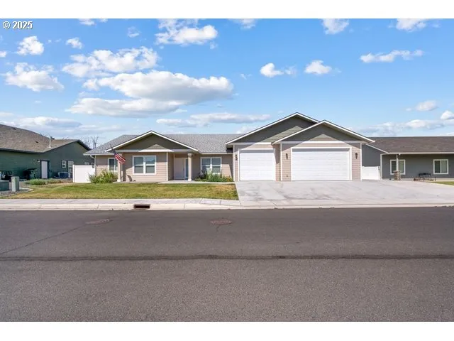$478,900 | 590 Southwest Cottonwood Drive, Hermiston, OR 97838