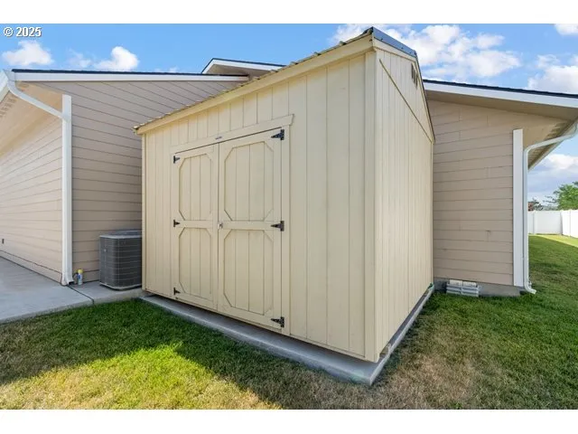 $478,900 | 590 Southwest Cottonwood Drive, Hermiston, OR 97838