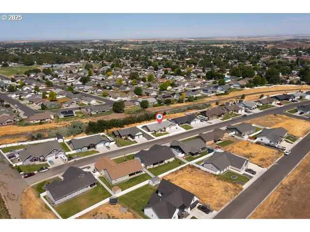 $478,900 | 590 Southwest Cottonwood Drive, Hermiston, OR 97838